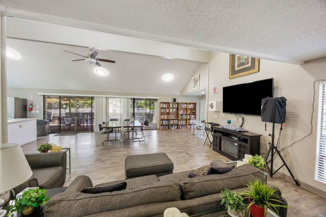 2585 Freedom Way, Medford, OR 97504