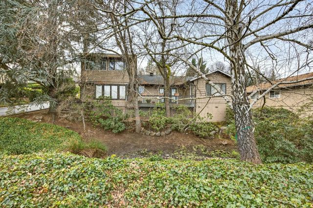 2585 Freedom Way, Medford, OR 97504