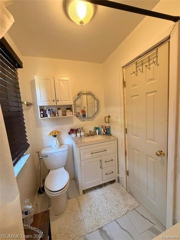 6624 Centralia Street, Dearborn Heights, MI 48127
