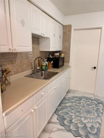 6624 Centralia Street, Dearborn Heights, MI 48127