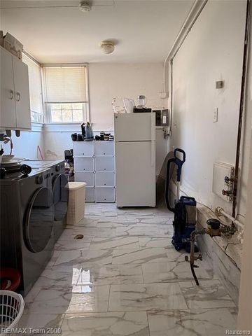 6624 Centralia Street, Dearborn Heights, MI 48127