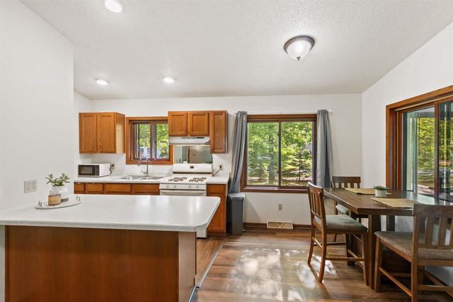 1389 W 11th Avenue, Friendship, WI 53934