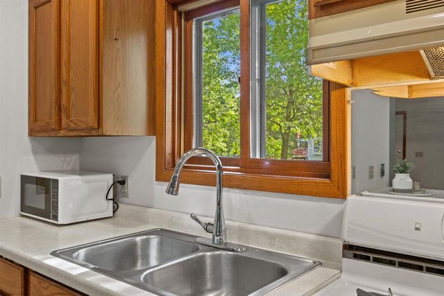1389 W 11th Avenue, Friendship, WI 53934