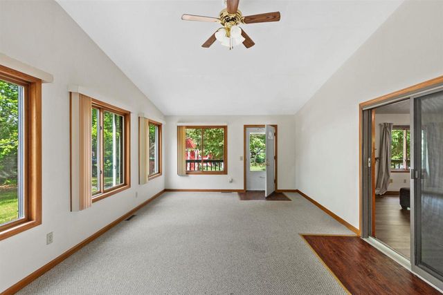 1389 W 11th Avenue, Friendship, WI 53934