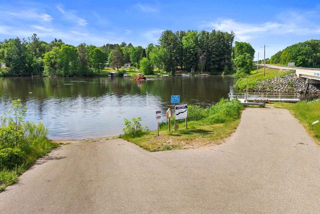 1389 W 11th Avenue, Friendship, WI 53934