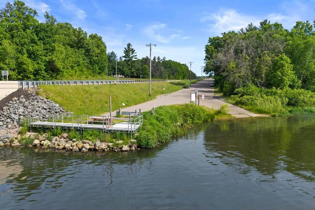 1389 W 11th Avenue, Friendship, WI 53934