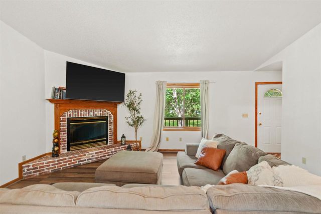 1389 W 11th Avenue, Friendship, WI 53934