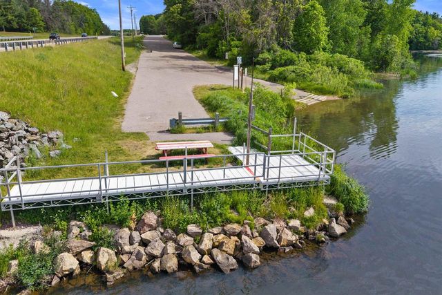 1389 W 11th Avenue, Friendship, WI 53934