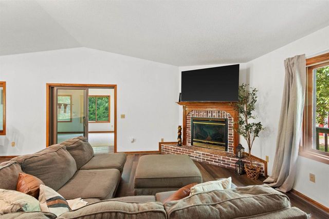 1389 W 11th Avenue, Friendship, WI 53934