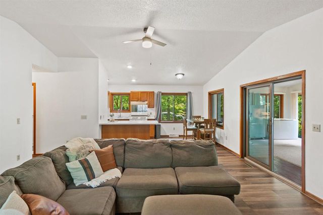 1389 W 11th Avenue, Friendship, WI 53934
