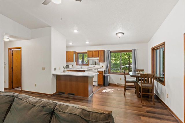 1389 W 11th Avenue, Friendship, WI 53934