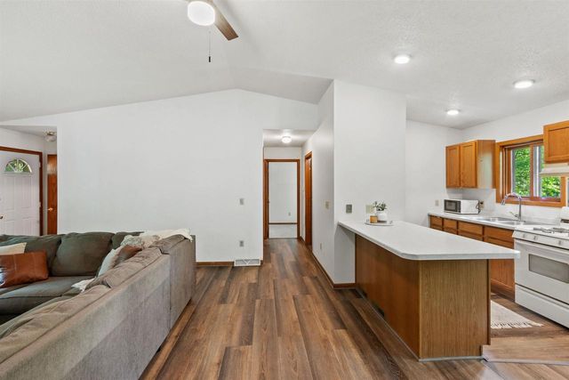 1389 W 11th Avenue, Friendship, WI 53934