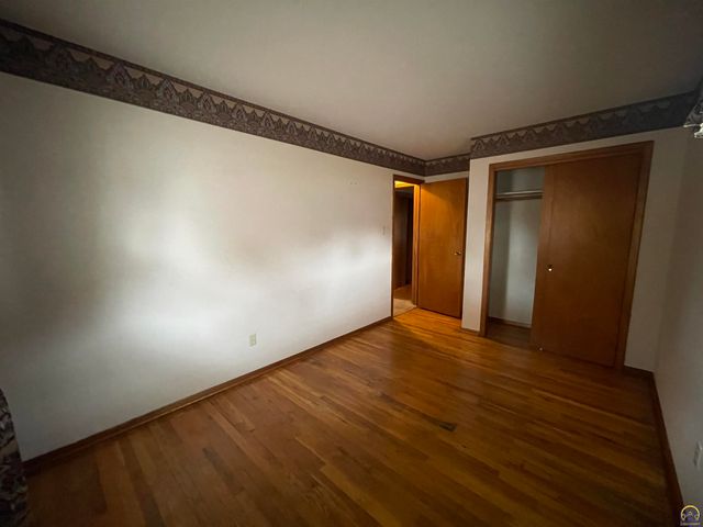 2924 SW Medford AVE, Topeka, KS 66611