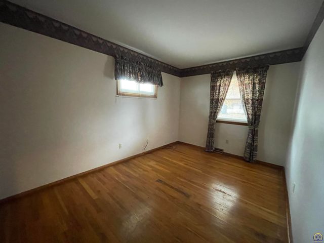 2924 SW Medford AVE, Topeka, KS 66611