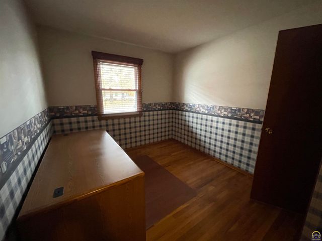 2924 SW Medford AVE, Topeka, KS 66611