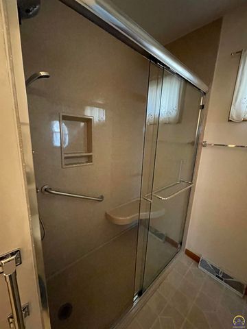 2924 SW Medford AVE, Topeka, KS 66611