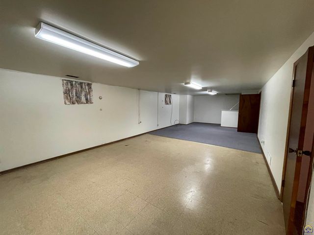 2924 SW Medford AVE, Topeka, KS 66611