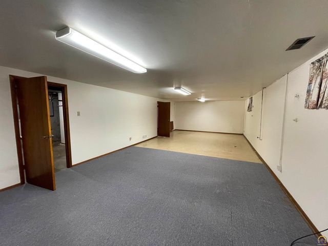 2924 SW Medford AVE, Topeka, KS 66611