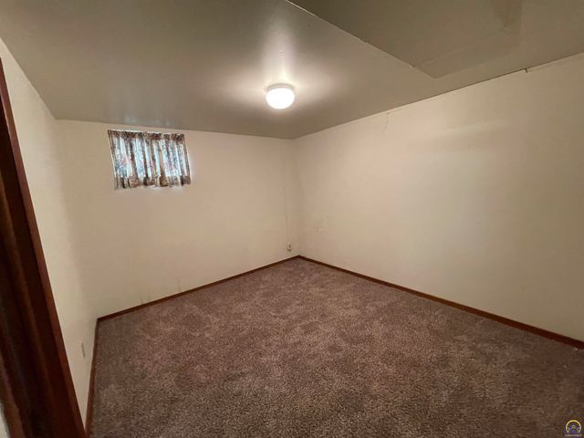 2924 SW Medford AVE, Topeka, KS 66611