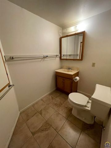 2924 SW Medford AVE, Topeka, KS 66611