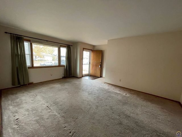 2924 SW Medford AVE, Topeka, KS 66611