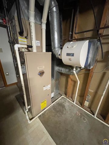 2924 SW Medford AVE, Topeka, KS 66611