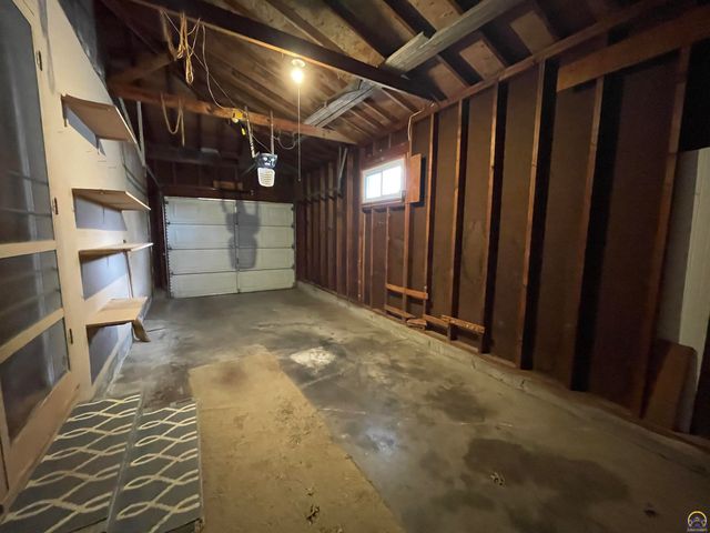 2924 SW Medford AVE, Topeka, KS 66611