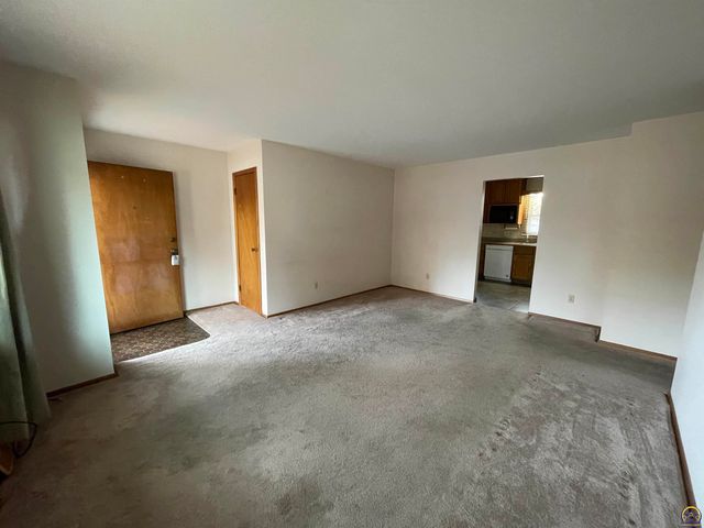 2924 SW Medford AVE, Topeka, KS 66611