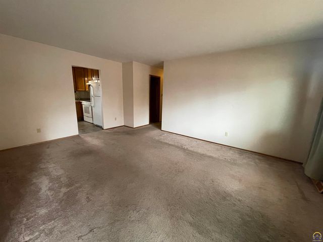 2924 SW Medford AVE, Topeka, KS 66611