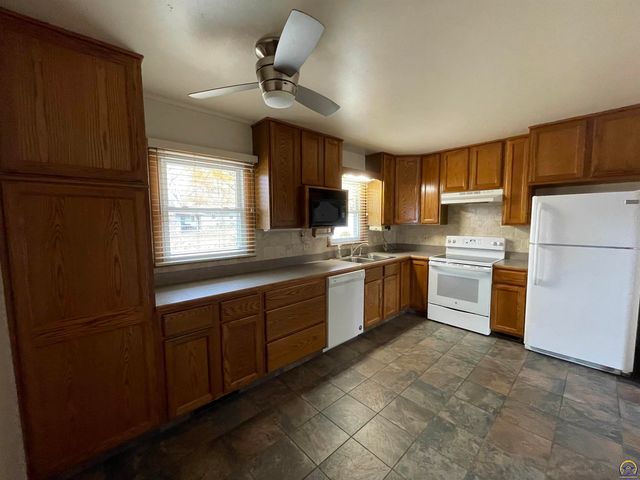 2924 SW Medford AVE, Topeka, KS 66611