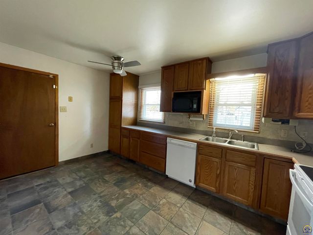 2924 SW Medford AVE, Topeka, KS 66611