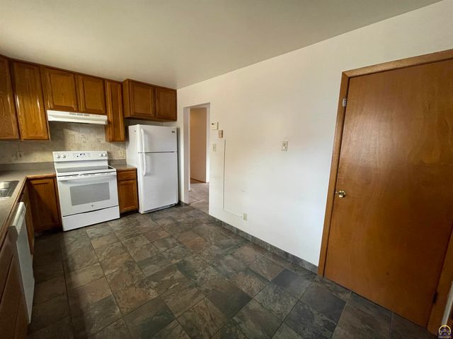 2924 SW Medford AVE, Topeka, KS 66611