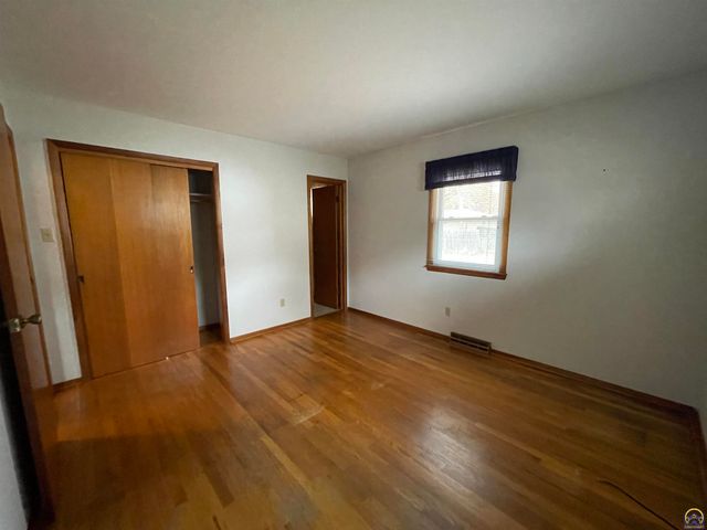 2924 SW Medford AVE, Topeka, KS 66611