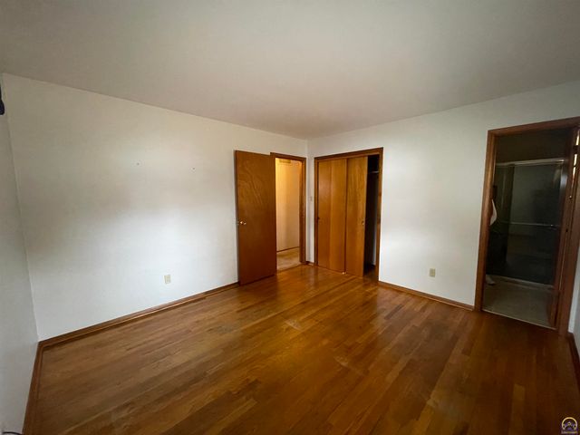 2924 SW Medford AVE, Topeka, KS 66611