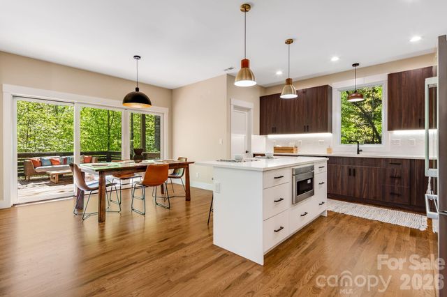 8 Campbell Street, Black Mountain, NC 28711