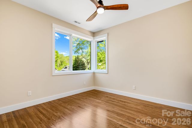 8 Campbell Street, Black Mountain, NC 28711