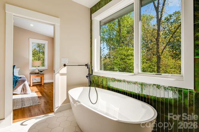 8 Campbell Street, Black Mountain, NC 28711