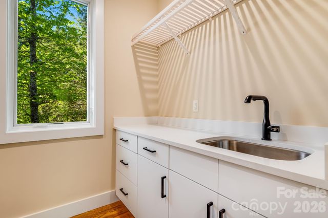 8 Campbell Street, Black Mountain, NC 28711