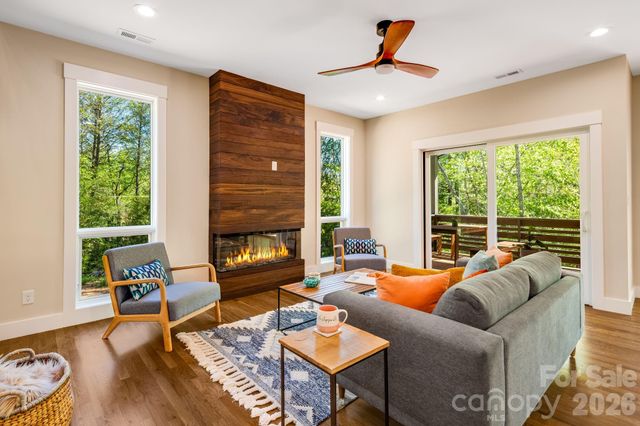 8 Campbell Street, Black Mountain, NC 28711
