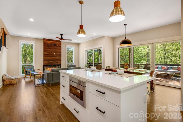 8 Campbell Street, Black Mountain, NC 28711