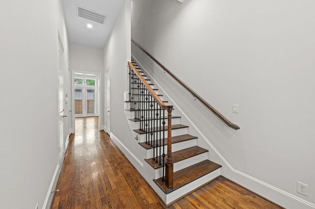 5621 Cohn Meadows Lane, Houston, TX 77007