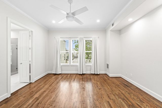 5621 Cohn Meadows Lane, Houston, TX 77007