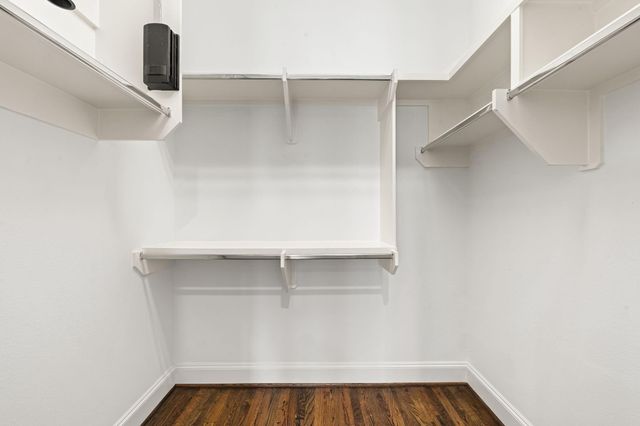 5621 Cohn Meadows Lane, Houston, TX 77007