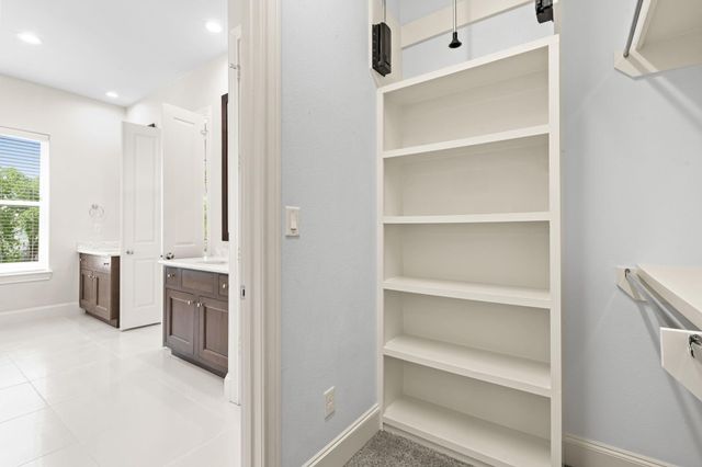 5621 Cohn Meadows Lane, Houston, TX 77007