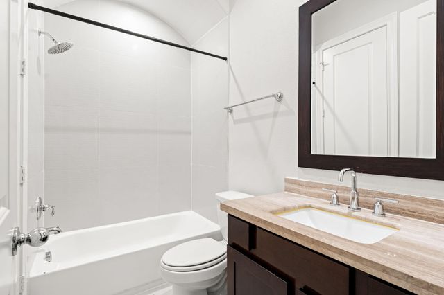 5621 Cohn Meadows Lane, Houston, TX 77007