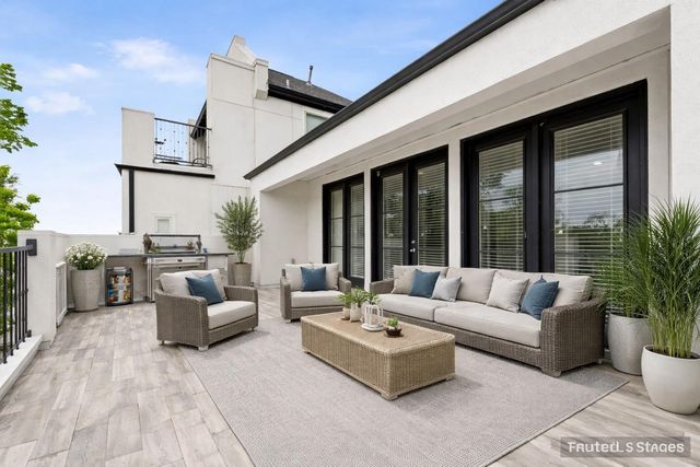 5621 Cohn Meadows Lane, Houston, TX 77007