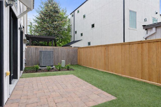 5621 Cohn Meadows Lane, Houston, TX 77007