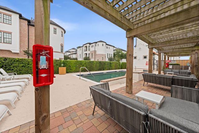 5621 Cohn Meadows Lane, Houston, TX 77007