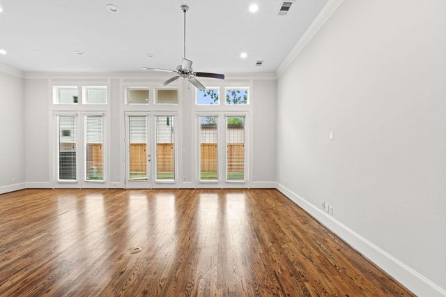 5621 Cohn Meadows Lane, Houston, TX 77007