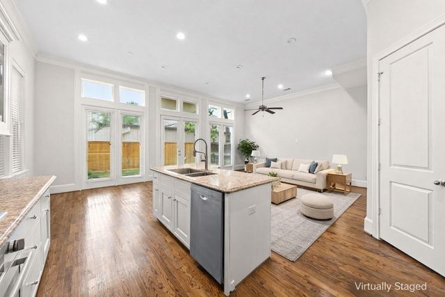 5621 Cohn Meadows Lane, Houston, TX 77007